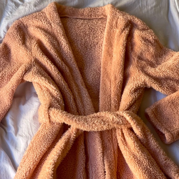 Fuzzy/Fur Pink Robe - Picture 4 of 5